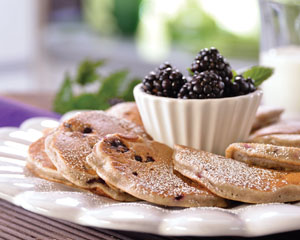 Blackberry pancakes with walnuts