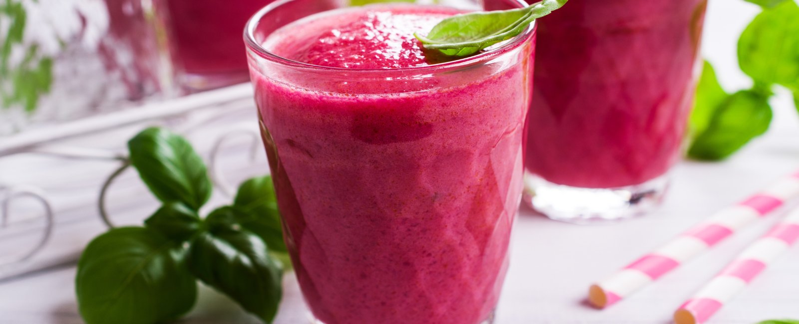 BEETROOT AND STRAWBERRY SMOOTHIE